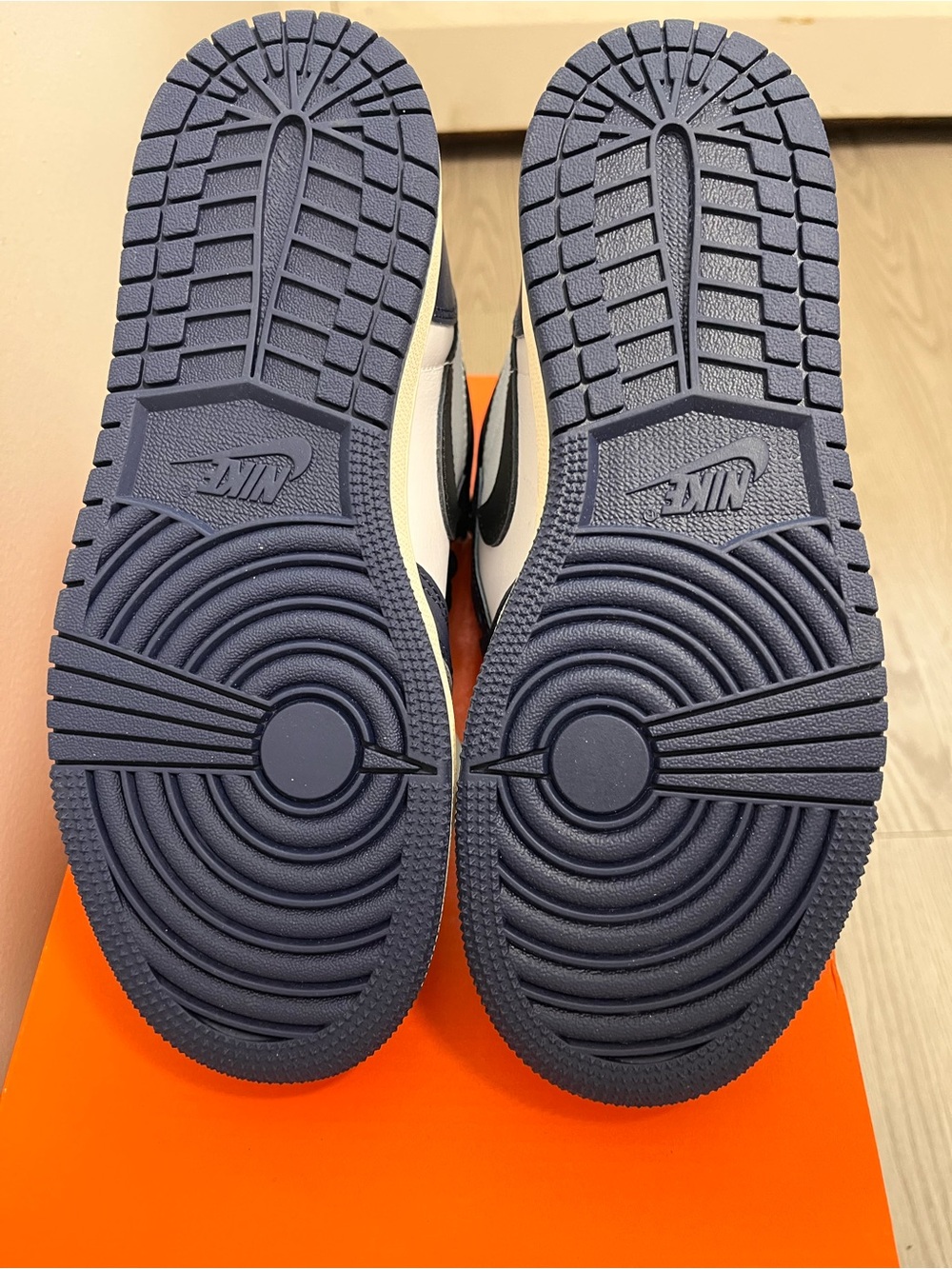 Air Jordan 1 Retro High OG "Midnight Navy" - Picture 5 of 5